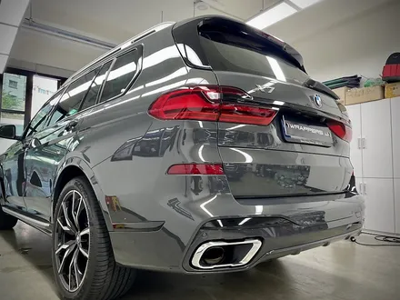 Bmw x7 블랙랩핑 강서구 크롬죽이기랩핑 실내ppf 시공으로 기스없이 / 서울 강서구 공항동