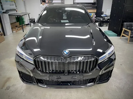 Bmw 745e 올블랙 랩핑 강서구 고퀄리티 크롬죽이기로 관리를! / 서울 강서구 공항동