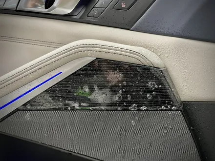 Bmw x7 블랙랩핑 강서구 크롬죽이기랩핑 실내ppf 시공으로 기스없이 / 서울 강서구 공항동