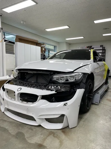 BMW F82 M4 전체랩핑 에이버리 엠뷸런스 옐로우 카스킨 / 서울 강서구 공항동