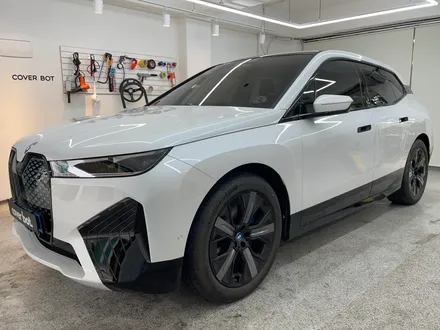 강남 랩핑은 커버봇으로 BMW IX 50 몰딩 컬러만 바꿔서 다른차로 만들어버림 / 서울 강서구