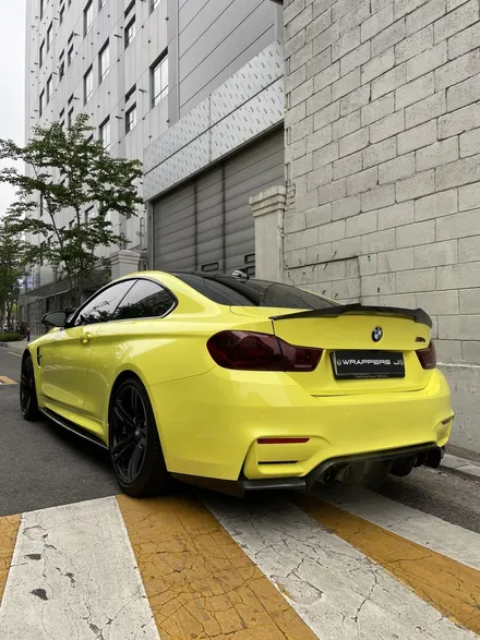 BMW F82 M4 전체랩핑 에이버리 엠뷸런스 옐로우 카스킨 / 서울 강서구 공항동