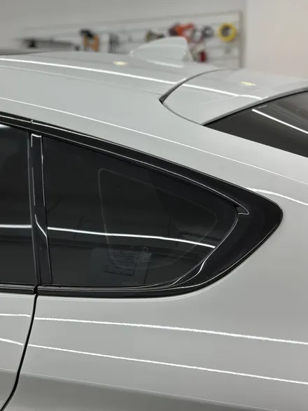 BMW 5GT 실내 랩핑 강서구 커버봇에서 고광택 크롬 죽이기까지 우수한 퀄리티를 만드는 비법 / 서울 강서구 공항동
