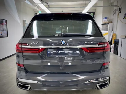 Bmw x7 블랙랩핑 강서구 크롬죽이기랩핑 실내ppf 시공으로 기스없이 / 서울 강서구 공항동
