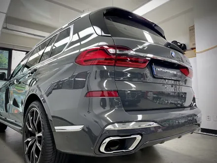 Bmw x7 블랙랩핑 강서구 크롬죽이기랩핑 실내ppf 시공으로 기스없이 / 서울 강서구 공항동