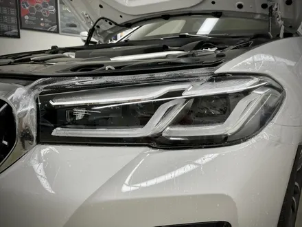 BMW 5시리즈 블랙브러쉬 실내랩핑 강서구 헤드라이트 ppf 시공은 / 서울 강서구 공항동