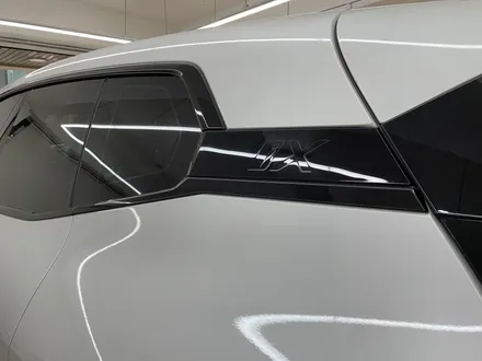 강남 랩핑은 커버봇으로 BMW IX 50 몰딩 컬러만 바꿔서 다른차로 만들어버림 / 서울 강서구