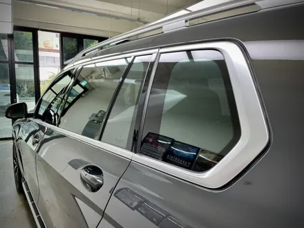 Bmw x7 블랙랩핑 강서구 크롬죽이기랩핑 실내ppf 시공으로 기스없이 / 서울 강서구 공항동