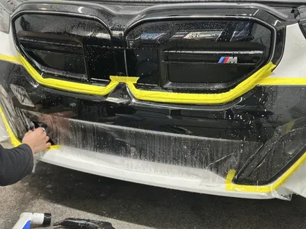 마포 PPF BMW i5 전면 하이그로시 부담스러워서... 섬세한 손재단으로 / 서울 강서구 공항동