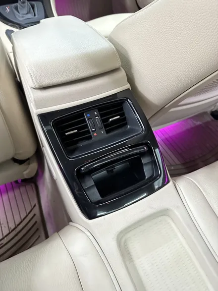 부천 랩핑 이제 우드는 그만! BMW 335i E92 실내 초고광택 하이그로시 적용! / 서울 강서구