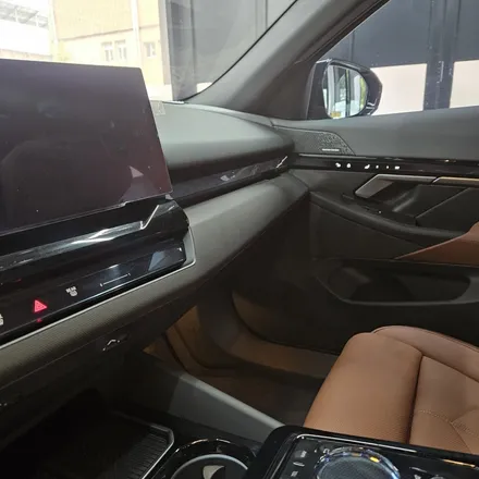 BMW G60 실내 비침현상 해결은 실내랩핑으로 해결하세요. / 파주시 와동동