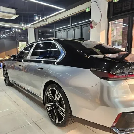 BMW 750E 하단 투톤 랩핑 시공 / 파주시 와동동