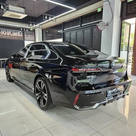 BMW 750E 하단 투톤 랩핑 시공 / 파주시 와동동