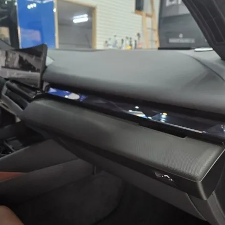 BMW G60 실내 비침현상 해결은 실내랩핑으로 해결하세요. / 파주시 와동동