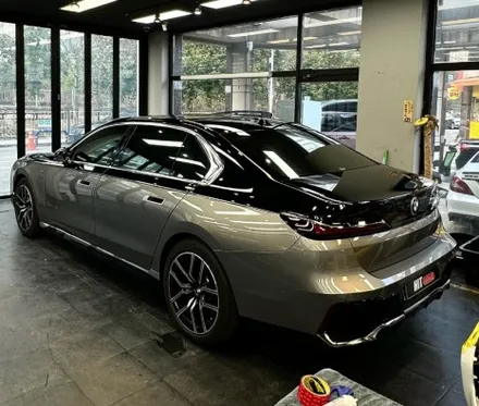 대구BMW I7 듀오톤/대구투톤랩핑/대구코치라인랩핑/대구전체랩핑/대구고광택랩핑 / 대구 달성군