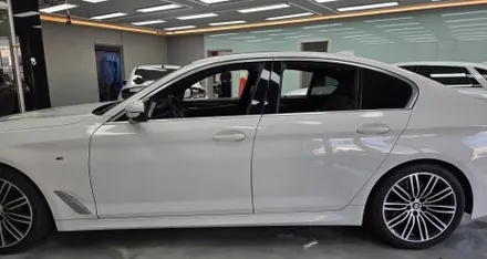 진해 창원 마산 루마썬팅 BMW 5시리즈 (G30 PreLCI) 루프스킨, 윈도우몰딩 랩핑 (크롬죽이기 랩핑) 시공 :) / 창원시 진해구