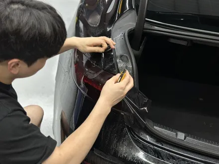 인천랩핑 E클래스 쿠페 고광택 피아노블랙 전체랩핑과 크롬죽이기 시공 / 인천 석남동