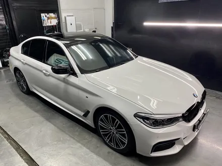 인천랩핑 BMW 520D(5시리즈) 크롬죽이기와 루프스킨 시공후기 / 인천 석남동