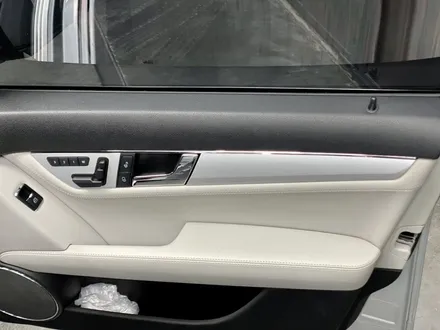 W204 C클래스 실내랩핑으로 올드한 우드는 안녕 / 인천 석남동