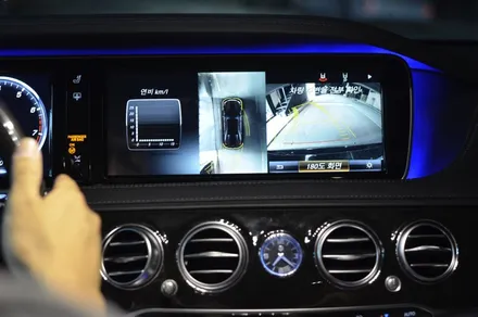[벤츠 S500 차량용 태블릿 M2C] 고급차량을 최고급 차량으로 만들어주는 M2C 200A Plus