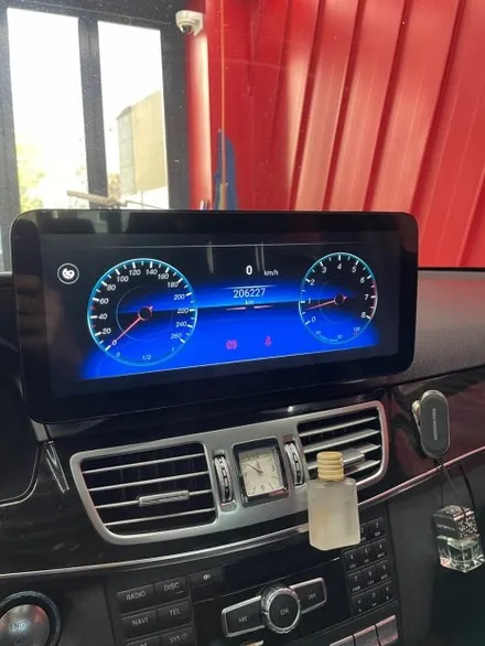 벤츠E300 W212 순정내비 사용 불편하다면 12.3인치 안드로이드올인원 어때?