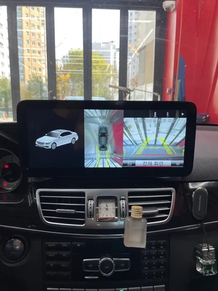 벤츠E300 W212 순정내비 사용 불편하다면 12.3인치 안드로이드올인원 어때?