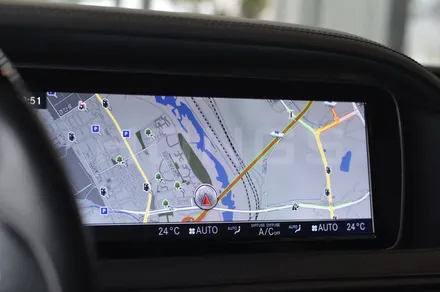 벤츠 마이바흐 S500, 대구 M2C 200A PLUS 장착에 리어모니터 연동까지 완벽하게!