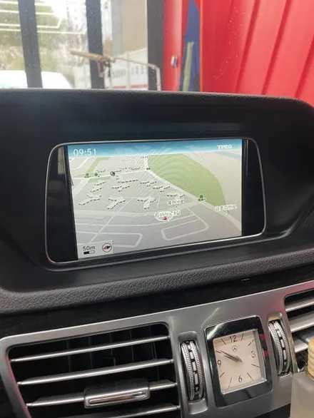 벤츠E300 W212 순정내비 사용 불편하다면 12.3인치 안드로이드올인원 어때?