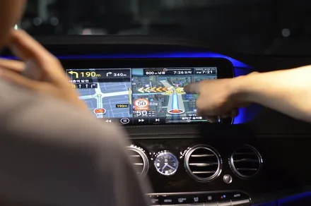 [벤츠 S500 차량용 태블릿 M2C] 고급차량을 최고급 차량으로 만들어주는 M2C 200A Plus