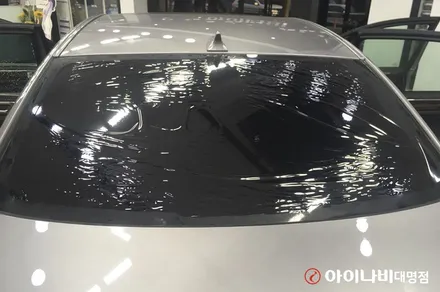봄을맞이하여 제네시스에   새옷을 입히자 칼트윈AX썬팅