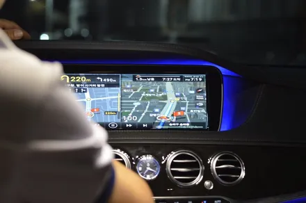 [벤츠 S500 차량용 태블릿 M2C] 고급차량을 최고급 차량으로 만들어주는 M2C 200A Plus