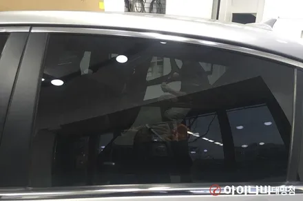 봄을맞이하여 제네시스에   새옷을 입히자 칼트윈AX썬팅