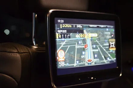 [벤츠 S500 차량용 태블릿 M2C] 고급차량을 최고급 차량으로 만들어주는 M2C 200A Plus