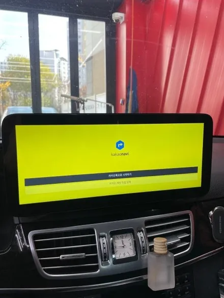 벤츠E300 W212 순정내비 사용 불편하다면 12.3인치 안드로이드올인원 어때?