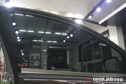 봄을맞이하여 제네시스에   새옷을 입히자 칼트윈AX썬팅