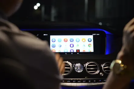 [벤츠 S500 차량용 태블릿 M2C] 고급차량을 최고급 차량으로 만들어주는 M2C 200A Plus