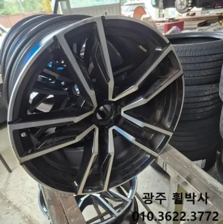 [광주BMW휠도색]<전남광주BMW Z4 긁힌휠, 휠복원과 휠도색으로 업그레이드된 비엠떠블!>_비엠떠블휠상처복원.비엠떠블휠도색.BMW휠복원..BMW휠수리.광주휠도색.전남휠도색 / 광주 북구 삼각동