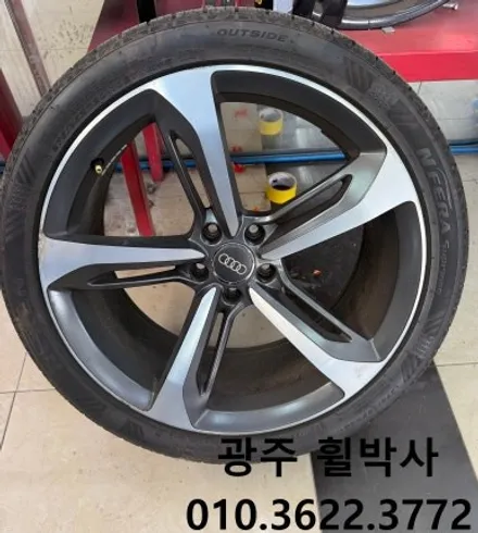 광주전남휠도색[광주아우디RS7 검정유광&실버엣지링 투톤휠도색으로 포인트넣기.작은 디테일로 전체 분위기바꾸는휠도색]광주아우디휠도색.전남아우디휠도색.아우디rs7.투톤휠도색.검정유광실버 / 광주 북구 삼각동