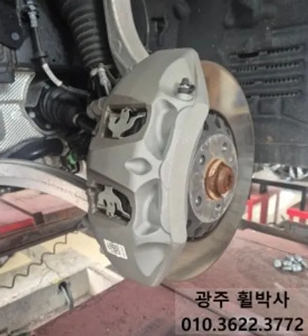 휠박사_<광주아우디Q8 켈리퍼도색(골드)+휠도색(검정반무광)>광주.전남아우디 / 광주 북구 삼각동
