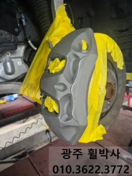 휠박사_<광주아우디Q8 켈리퍼도색(골드)+휠도색(검정반무광)>광주.전남아우디 / 광주 북구 삼각동