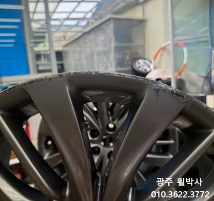 광주휠복원[광주제네시스g80휠복원]_<제네시스휠상처기스제거작업하기!휠복원&휠도색>전남휠복원.전남제네시스.휠기스.휠상처.휠용접.휠수리.광주전남제네시스휠전문점.전남제네시스g80 / 광주 북구 삼각동