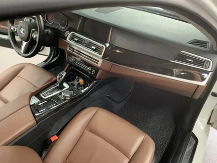 부산 BMW 5시리즈 F10 실내랩핑 앰비언트 실내등LED M페달 요추지지대 CODING 튜닝하기! / 부산 수영구 광안동