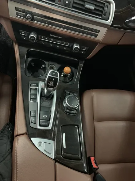 부산 BMW 5시리즈 F10 실내랩핑 앰비언트 실내등LED M페달 요추지지대 CODING 튜닝하기! / 부산 수영구 광안동