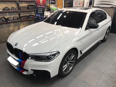 부산G30신형5시리즈BMW 그릴과립과사이드미러랩핑그리고M삼색과사이드데칼 / 부산 수영구 광안동