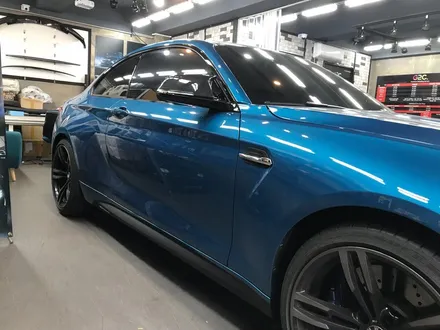 부산BMW의M2사이드미러를리얼카본으로! 풋등엠비언트로무드있게 / 부산 수영구 광안동