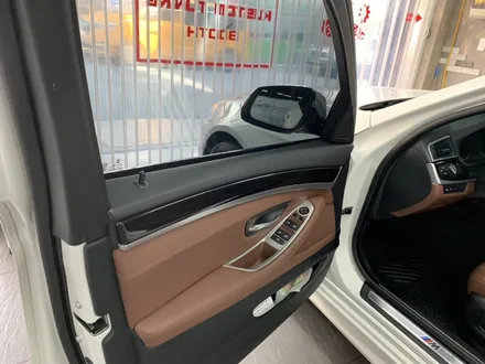 부산 BMW 5시리즈 F10 실내랩핑 앰비언트 실내등LED M페달 요추지지대 CODING 튜닝하기! / 부산 수영구 광안동