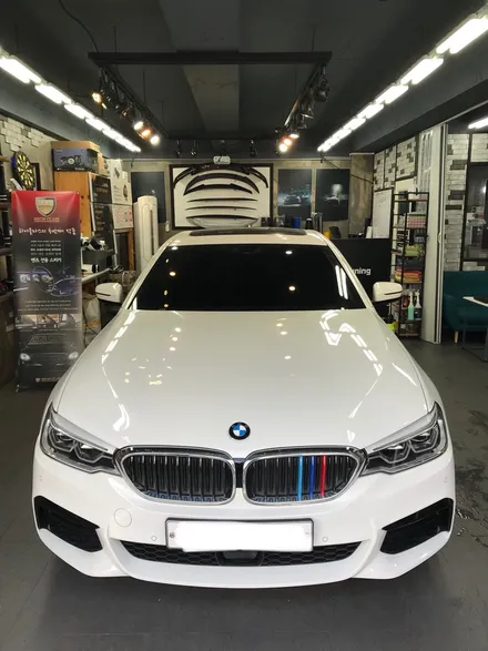 부산G30신형5시리즈BMW 그릴과립과사이드미러랩핑그리고M삼색과사이드데칼 / 부산 수영구 광안동
