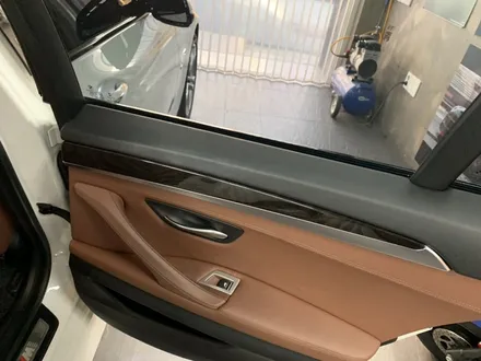 부산 BMW 5시리즈 F10 실내랩핑 앰비언트 실내등LED M페달 요추지지대 CODING 튜닝하기! / 부산 수영구 광안동