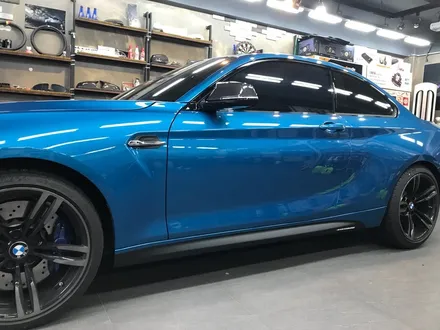 부산BMW의M2사이드미러를리얼카본으로! 풋등엠비언트로무드있게 / 부산 수영구 광안동
