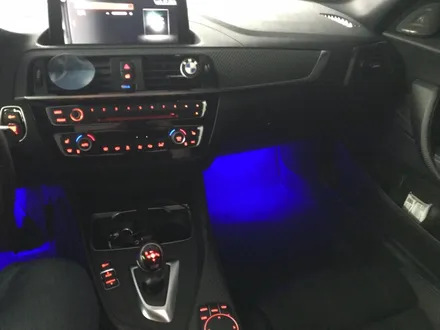 부산BMW의M2사이드미러를리얼카본으로! 풋등엠비언트로무드있게 / 부산 수영구 광안동